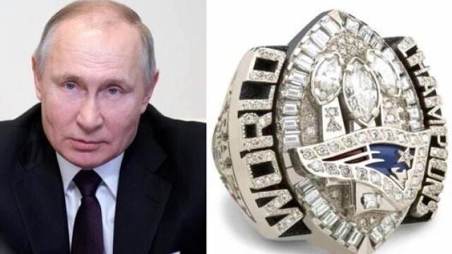 Vladimir Putin junto a un anillo de la Super Bowl