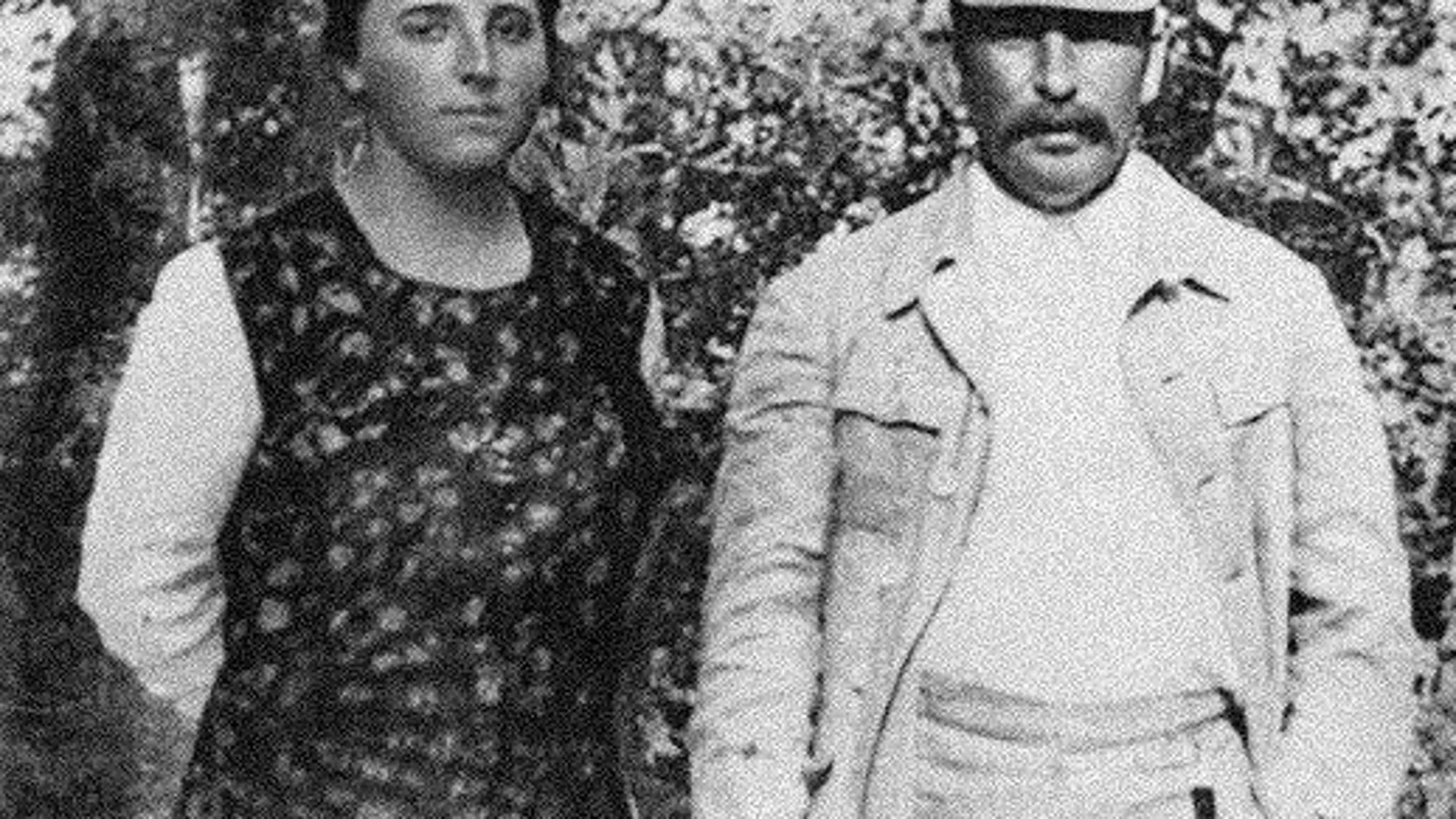 El líder soviético Josef Stalin con su segunda esposa, Nadezhda Alliluyeva