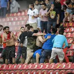 Peleas y sangre en las gradas del estadio de Querétaro