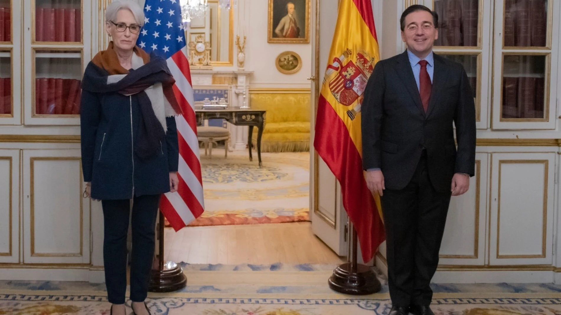 El ministro de Asuntos Exteriores, José Manuel Albares, y la subsecretaria de Estado estadounidense, Wendy Sherman