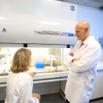 Juan Carlos Izpisua en uno de los laboratorios del UCAM HiTech Sport and Health Innovation Hub.