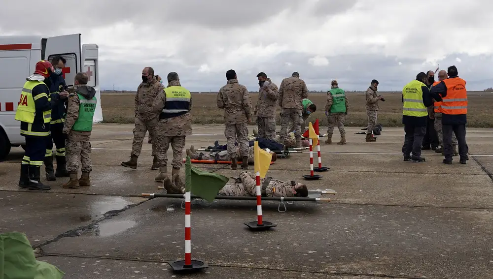 Simulacro de accidente aéreo en la Base de Villanubla