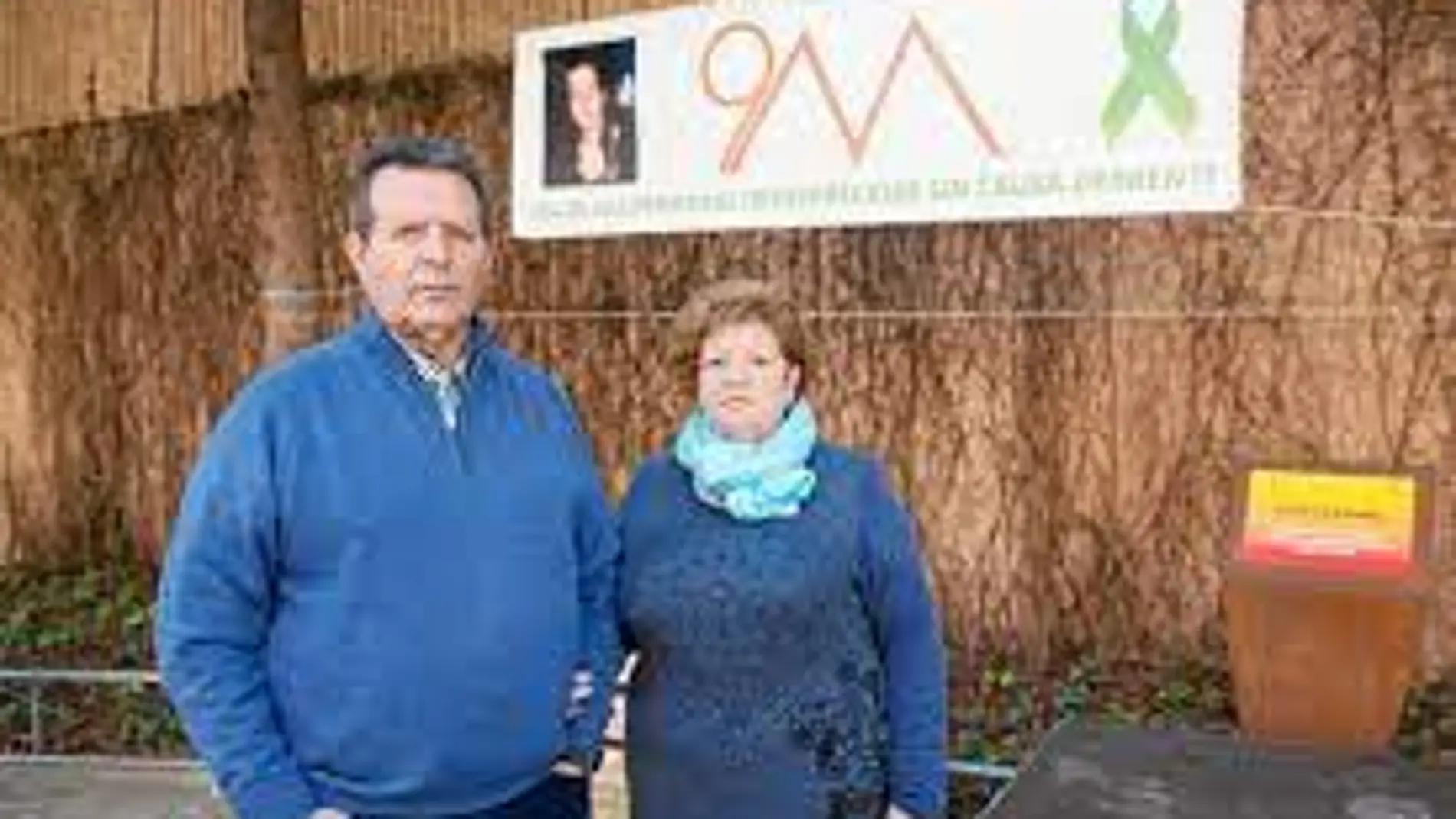 Los padres de Cristina Bergua, atendiendo a LA RAZÓNel 21 aniversario de la desaparición de su hija