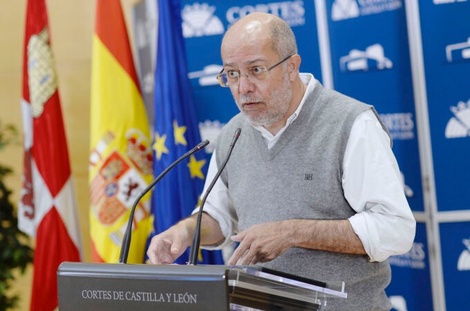 El procurador electo de Ciudadanos, Francisco Igea, explica su voto en la constitución de las Cortes regionales