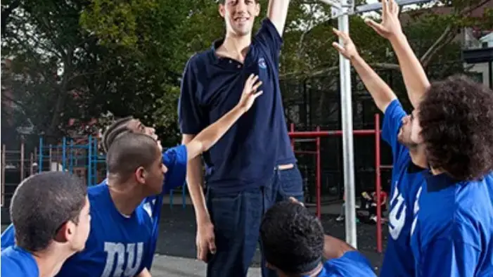 Sultan Kosen jugando al baloncesto | Guinness World Record