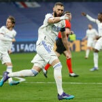 Benzema ha logrado un triplete ante el PSG