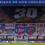 El Collectif Ultras Paris (CUP) apoya al PSG desde la grada Auteuil del Parque de los Príncipes.