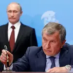 Vladimir Putin y el presidente de la petrolera Rosneft, Igor Sechin