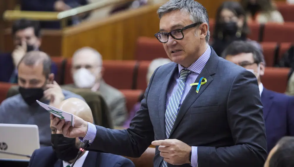 Manuel Gavira, durante una sesión parlamentaria de control al Gobierno andaluz