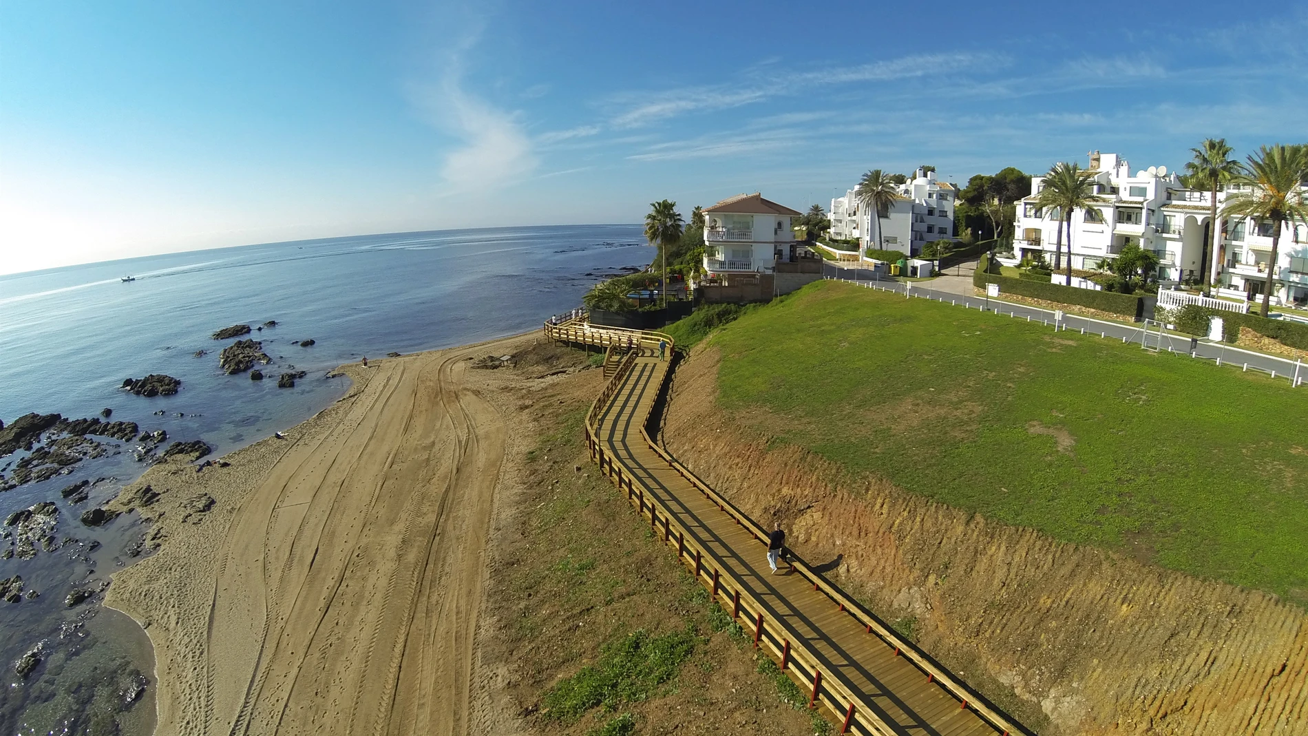 La senda litoral de la costa de Málaga a su paso por Mijas