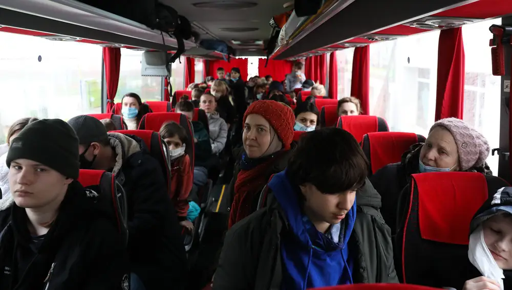 Llegan a Madrid en autobús 50 refugiados ucranianos gracias a la ONG Remar y Mensajeros de la Paz