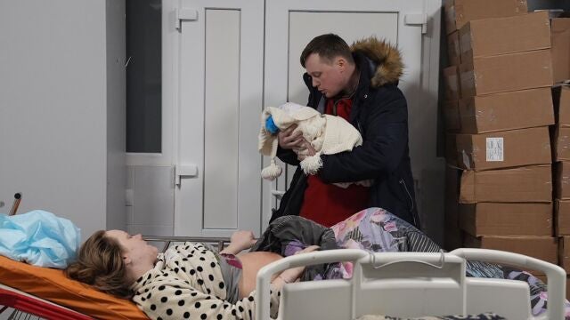 Mariana Vishegirskaya junto a su marido y su hija