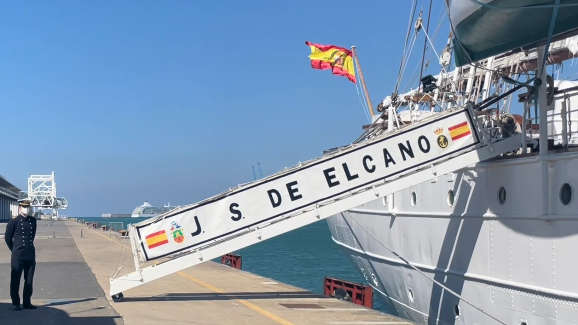El Buque Escuela Juan Sebastián Elcano en su paso por Civitavecchia