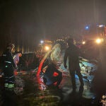 Herido un varón de 78 años tras caer con su tractor al río en Villalís de Valduerna (León)