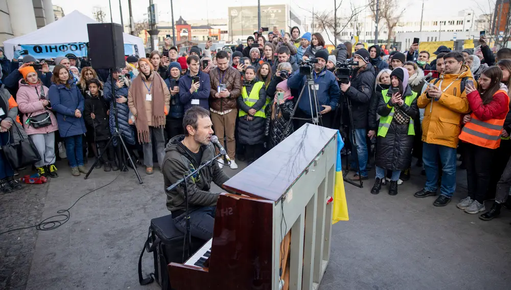 Sviatoslav Vakarchuk, la estrella del rock ucraniano que se ha unido al Ejército contra Rusia