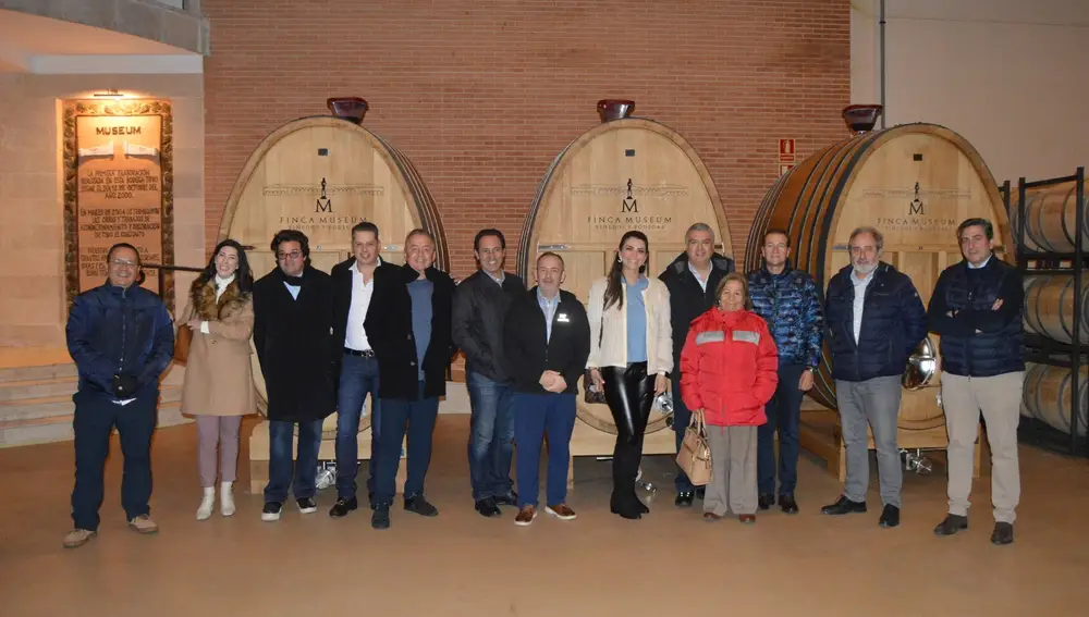 Visita de un grupo de directivos de Aeroméxico, junto a 9 agencias de viaje mexicanas, a la Milla de Oro del Vino