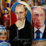 Matriuskas con a imagen del presidente Putin