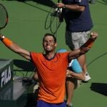 Rafael Nadal celebra su triunfo ante Daniel Evans en Indian Wells