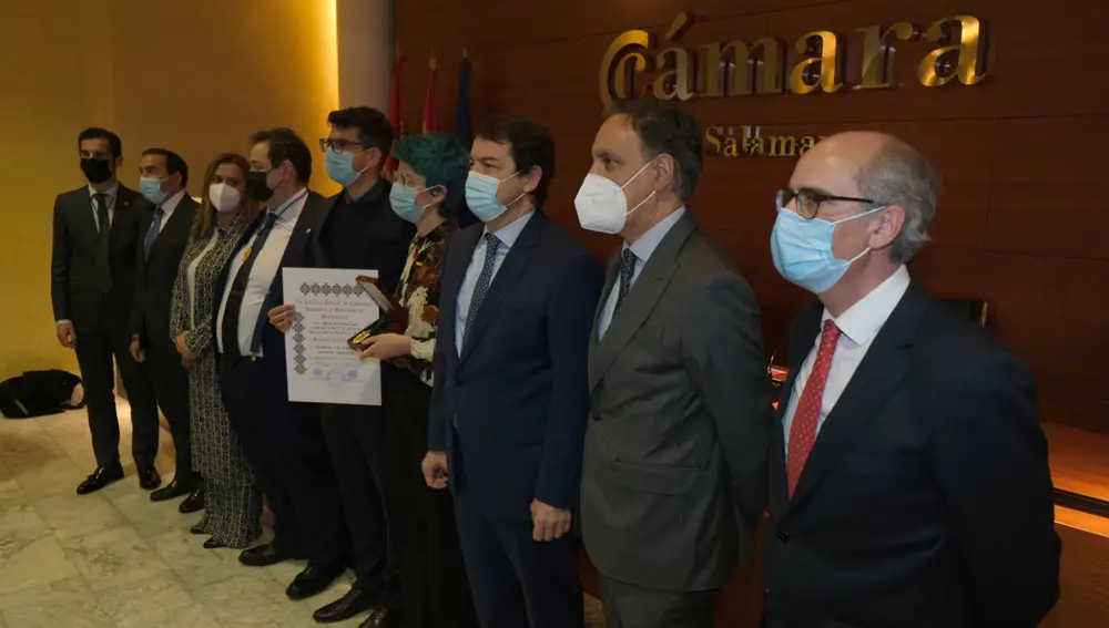 Acto de entrega de la Medalla al Mérito de la Cámara de Comercio a título póstumo a Francisco Crespo Andrés con la presencia del presidente de la Junta de Castilla y León, Alfonso Fernández Mañueco