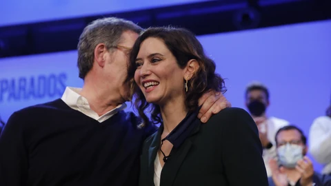 El candidato Alberto Núñez Feijóo presenta su programa en Madrid arropado por Isabel Diaz Ayuso.