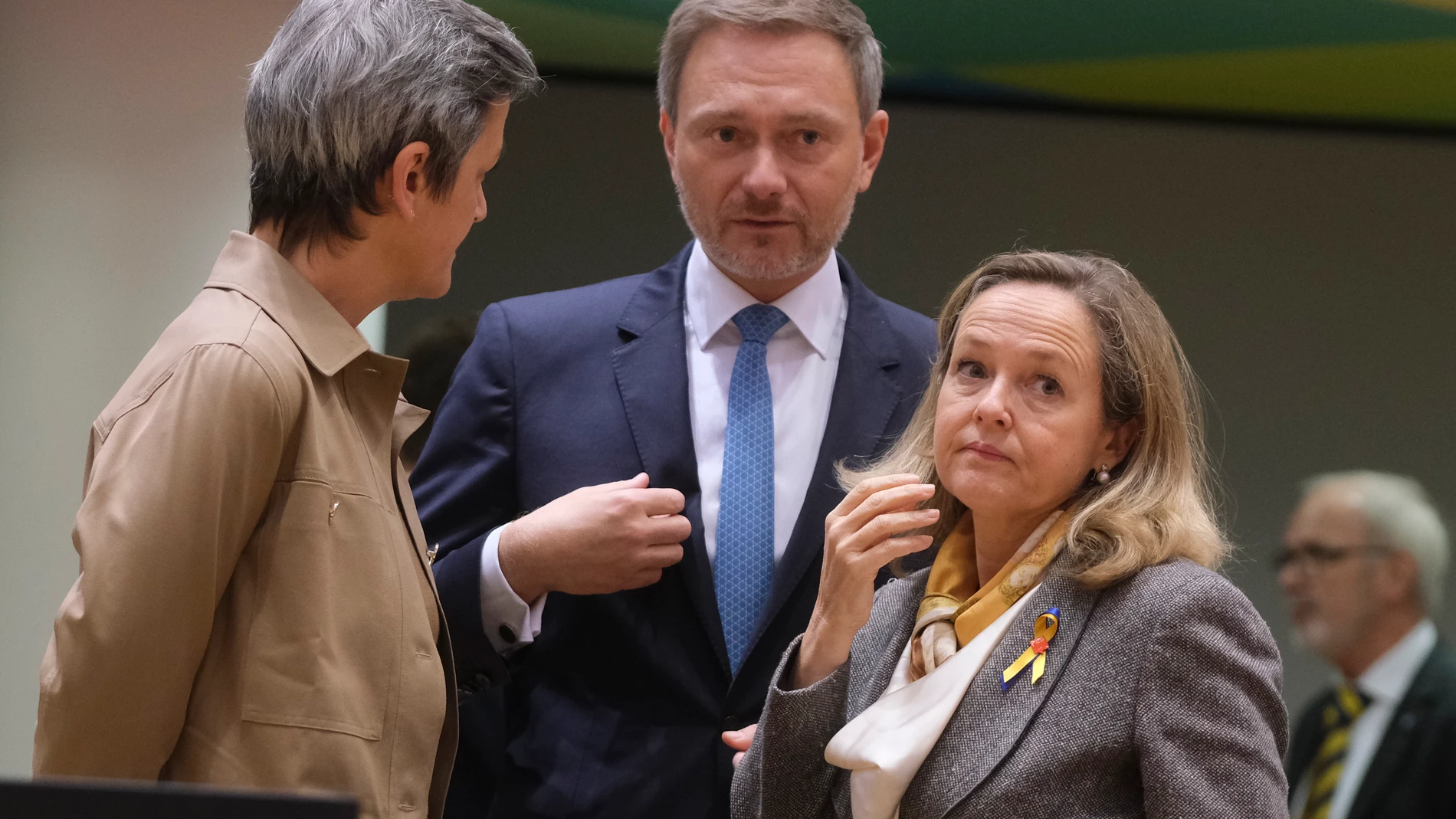 La vicepresidenta de la Comisión Europea, Margrethe Vestager, junto al ministro alemán de Finanzas, Christian Lindner, y la vicepresidenta Nadia Calviño