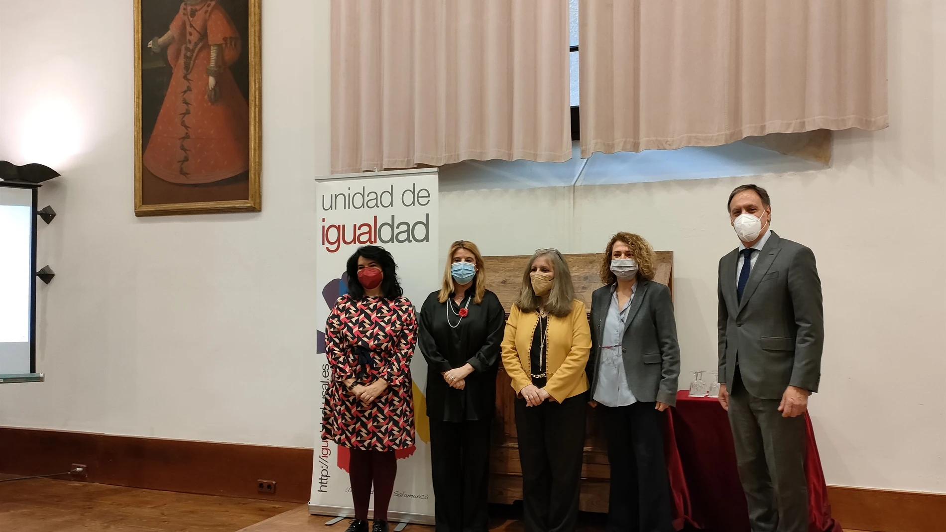 La directora de la Mujer, Ruth Pindado, y el alcalde de Salamanca, Carlos García Carbayo, participan en la inauguración de las jornadas de la Universidad