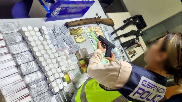 La Policía Nacional ha concluido una operación en coordinación con la Guardia Civil que presuntamente abastecía de armas a otras organizaciones criminales