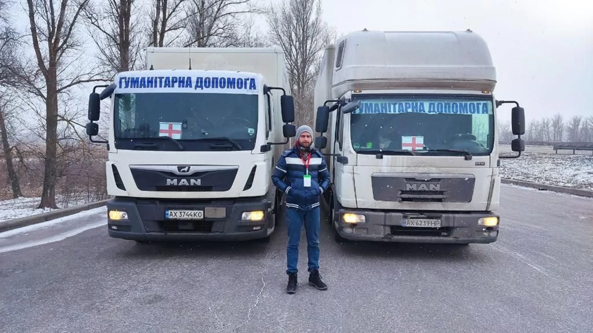 Rostislav, frente a dos camiones con ayuda médica camino de Járkov