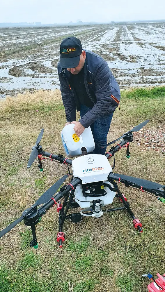 Aplicación de Bioeliman en rastrojos de arroz con Fitodron.