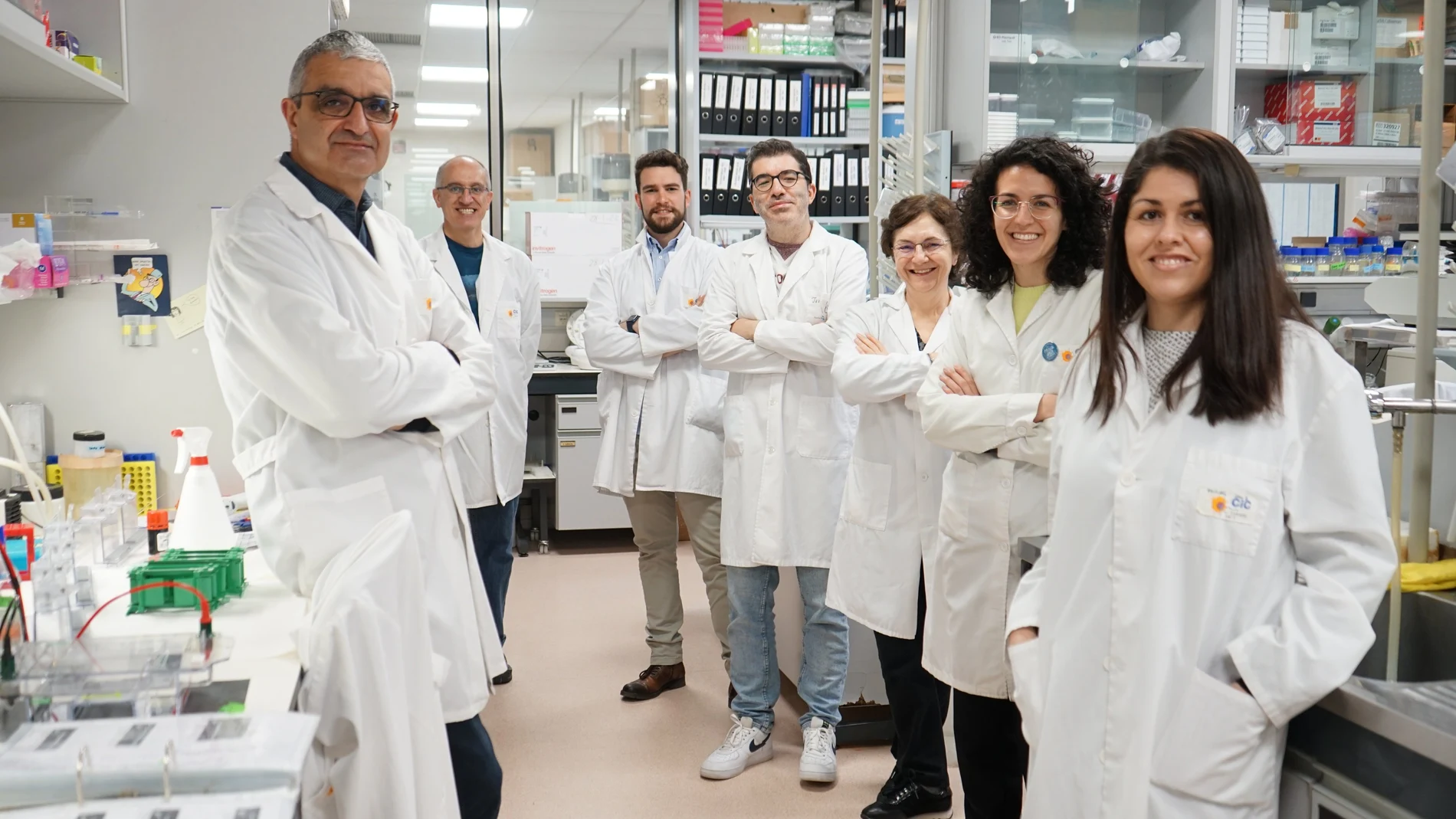 Grupo de investigadores dirigidos por Xosé Bustelo