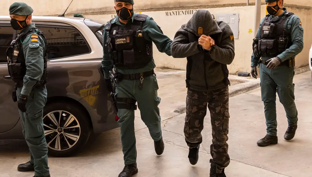 Uno de los 6 detenidos por el presunto espionaje a la pareja del expresidente panameño, Ricardo Martinelli, el pasado 16 de marzo en Palma de Mallorca | Fuente: EFE / Cati Cladera