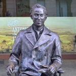 Estatua de Antonio Machado en Soria