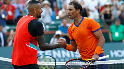 Nick Kyrgios y Rafa Nadal se saludan al final de su partido en Indian Wells.