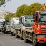 Caravana de camiones por el centro de Sevilla
