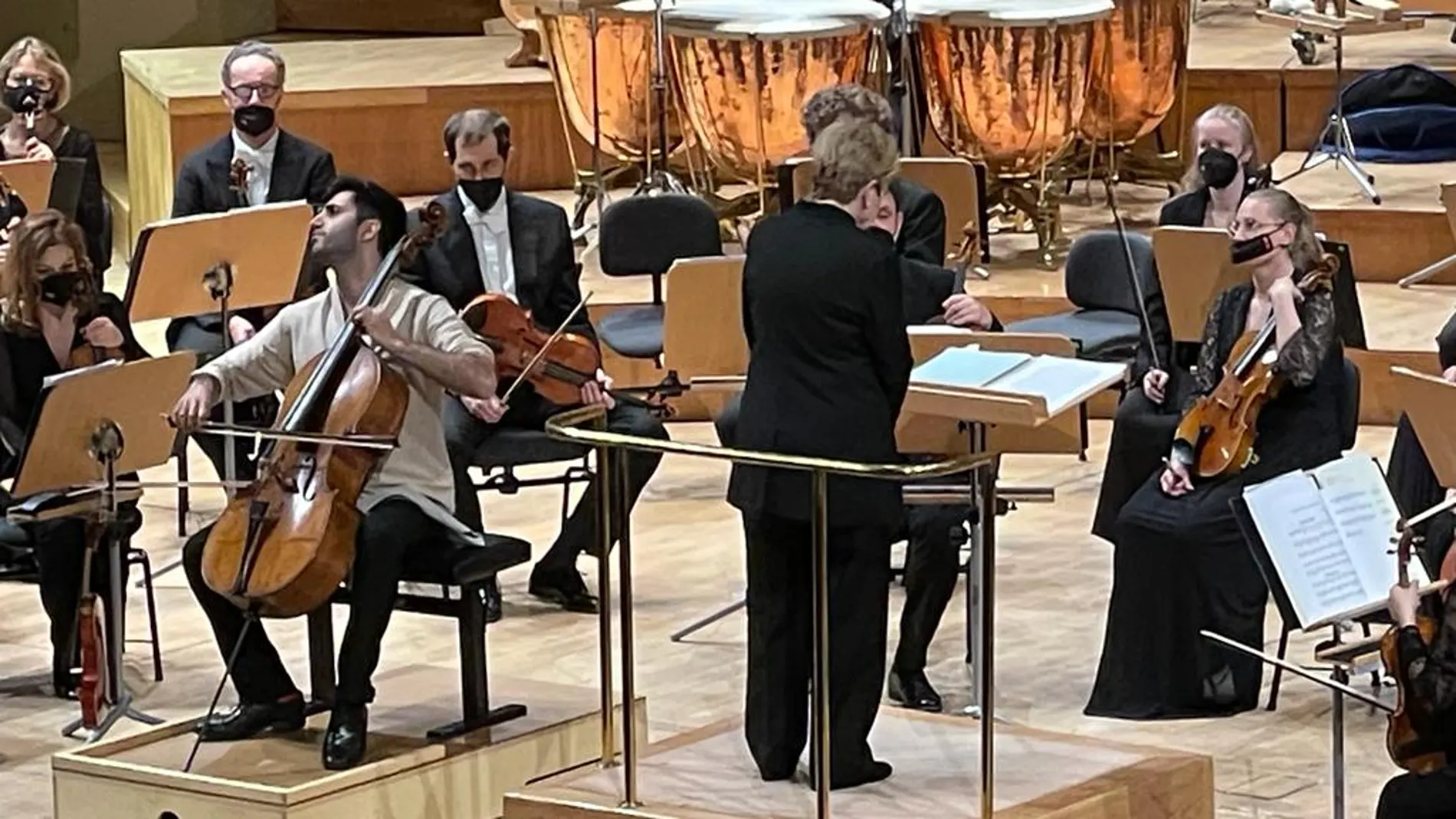La Orquesta Sinfónica de Radio Viena con el cellista Kian Soltani y la directora Marin Alsop