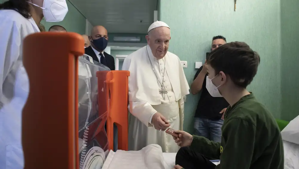 El Papa visita a los 19 niños ucranianos ingresados en el hospital Bambino Gesù