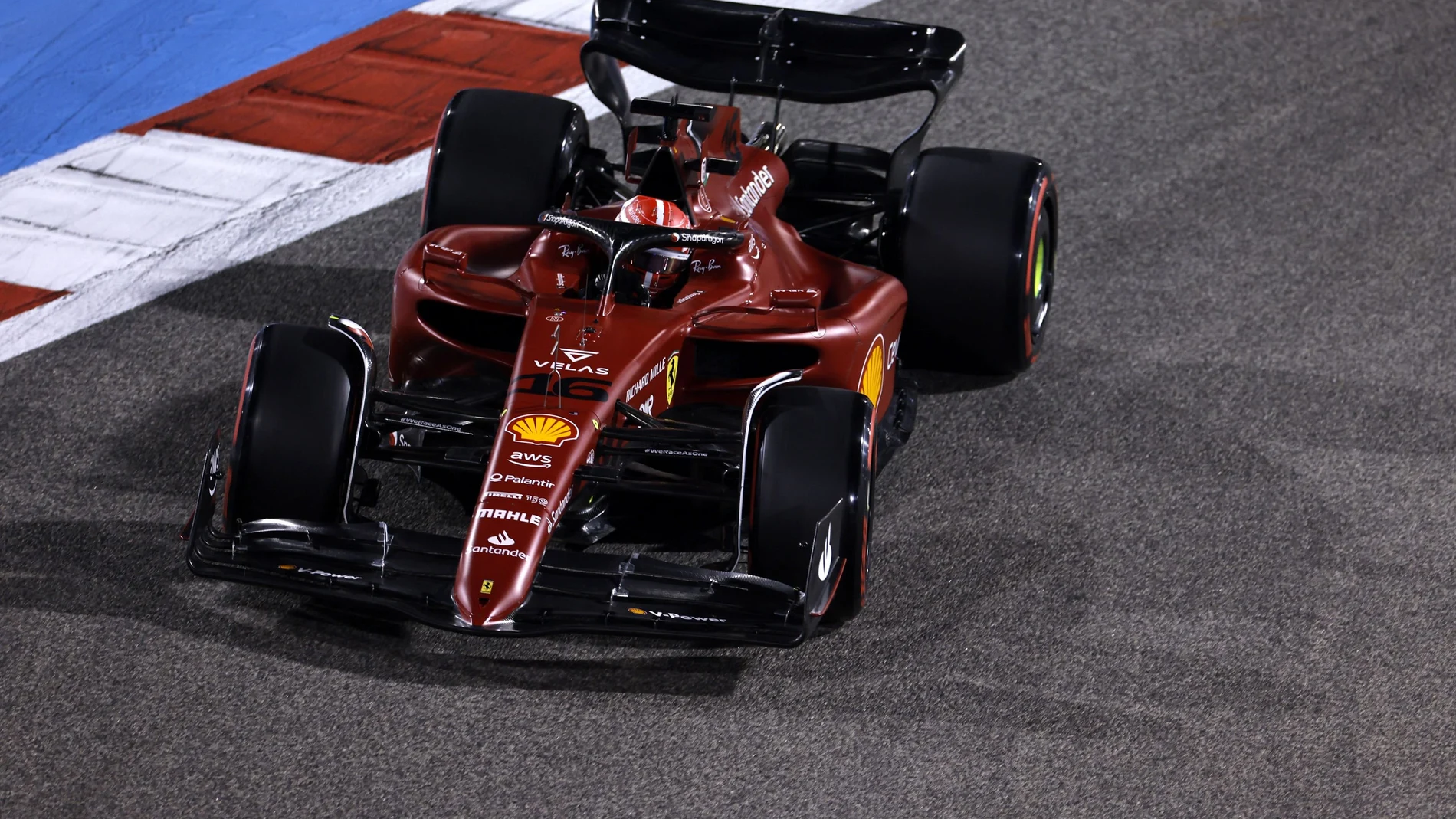 Ferrari ha vuelto: Leclerc, “pole”, por delante de Verstappen y Sainz