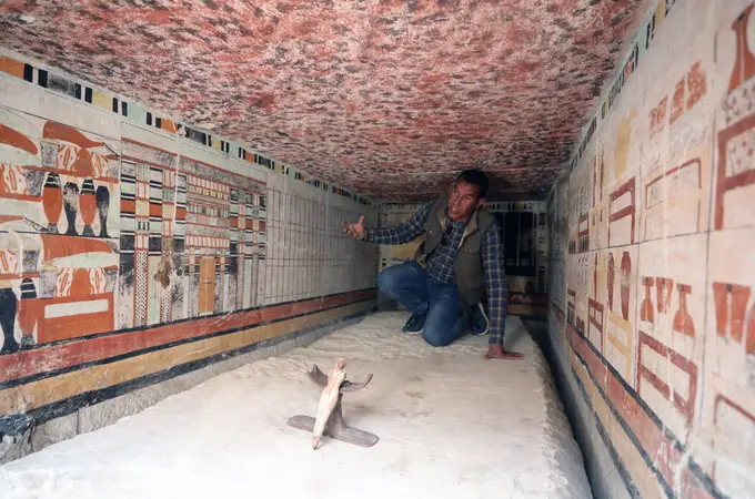 Descubren cinco tumbas pintadas de 4,000 años de antigüedad