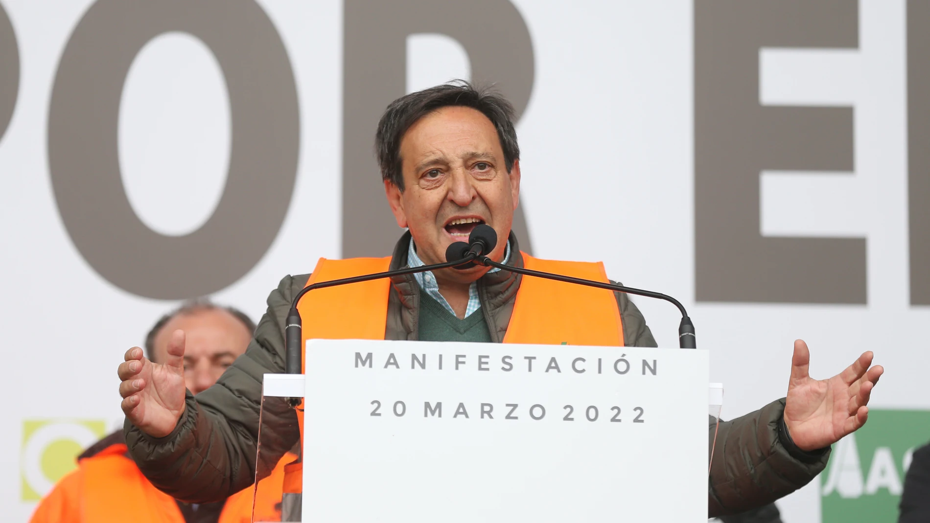 El presidente de ASAJA, Pedro Barato, interviene al final de la marcha ‘20M