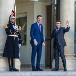 El presidente Pedro Sánchez con Emmanuel Macron, ayer en París