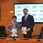 La rectora de la Universidad Católica de Ávila (Ucav), María del Rosario Sáez Yugüero, junto a Conrado Briceño Lagos, CEO de IMF Smart Education
