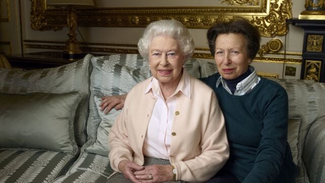 Isabel II, la monarca más longeva de la historia de Reino Unido, y su hija, la princesa Ana de Inglaterra