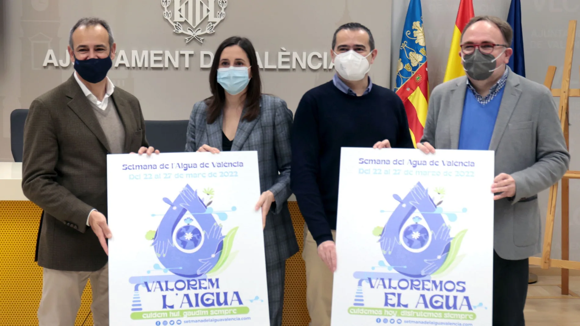 La edil del Cicle Integral de l'Aigua, Elisa Valía, presenta la II Setmana de l'Aigua València 2022. En la imagen, junto a Carlos Espinosa, Dionisio García y Vicente Inglada
