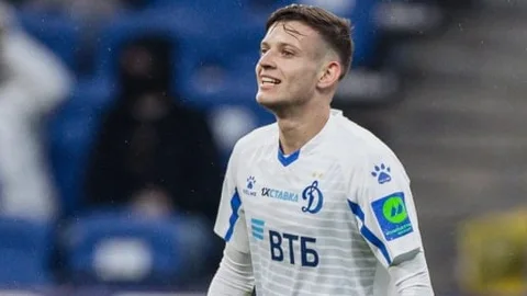 Sebastian Szymanski con el Dinamo de Moscú.