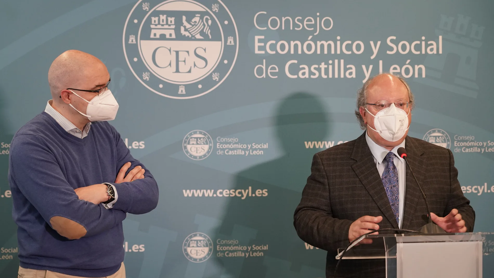Enrique Cabero, presidente del CES, y Carlos Perfecto, presidente de la Asociación de Usuarios de Alta Velocidad, durante la jornada