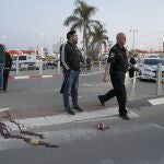 Varios policías en la escena del ataque terrorista en Beersheba, en el sur de Israel