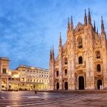 Vista panorámica de la impresionante Piazza del Duomo, una de las más icónicas de la urbe