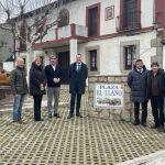 El director de Administración Local, Héctor Palencia, junto con el presidente de la Diputación Provincial de Ávila, Carlos García, el alcalde de Arenas de San Pedro, Carlos Mesón, y en compañía del delegado territorial de la Junta de Castilla y León, José Luis Valverde, visitan las obras en el municipio abulense