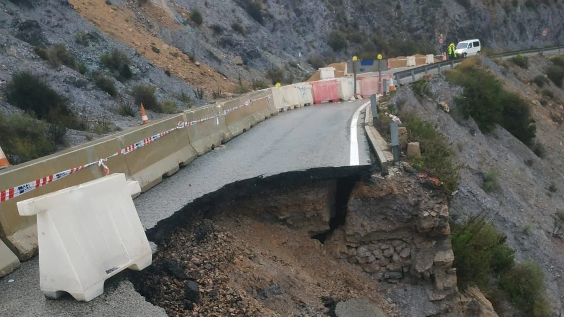Las lluvias provocan el hundimiento de la carretera de las Cuestas del Cedacero en Cartagena AYUNTAMIENTO DE CARTAGENA 23/03/2022