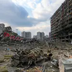 Vista general de los daños sufridos por el centro comercial que resultó dañado por el bombardeo del 21 de marzo por un ataque ruso en Kiev